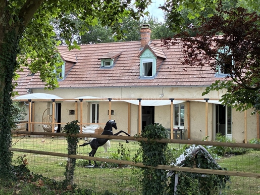 7 pièces 250 m² · à Roézé-sur-Sarthe · 250 m² · 420 000 €