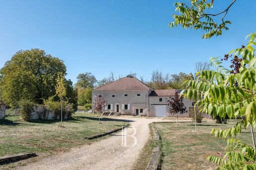 Maison 7 pièces 250 m² · à Attignéville · 250 m² · 695 000 €