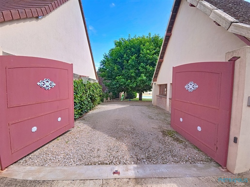 Maison 9 pièces 304 m² · à Cuisery · 304 m² · 450 000 €