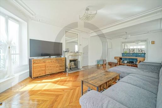 Appartement 3 pièces 77 m² · à Paris 8ème · 77 m² · 1 195 000 €