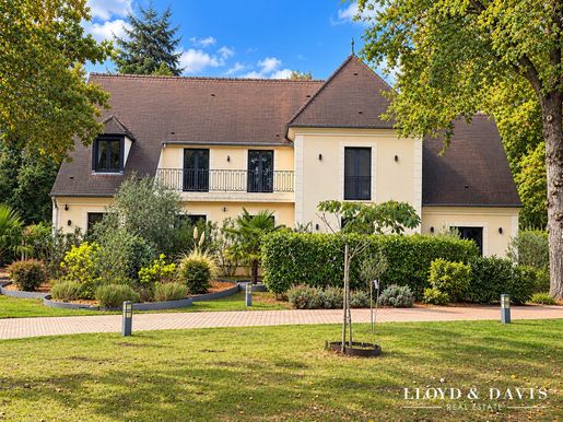 Maison 10 pièces 340 m² · à Lamorlaye · 340 m² · 1 260 000 €
