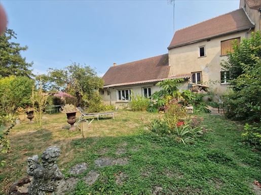 6 pièces 123 m² · à Saint-Pourçain-sur-Sioule · 123 m² · 144 000 €