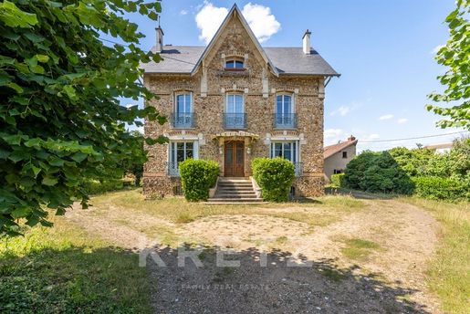 Maison 9 pièces 234 m² · à Aubergenville · 234 m² · 689 000 €