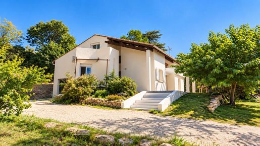 Maison 5 pièces 140 m² · à Nages-et-Solorgues · 140 m² · 440 000 €