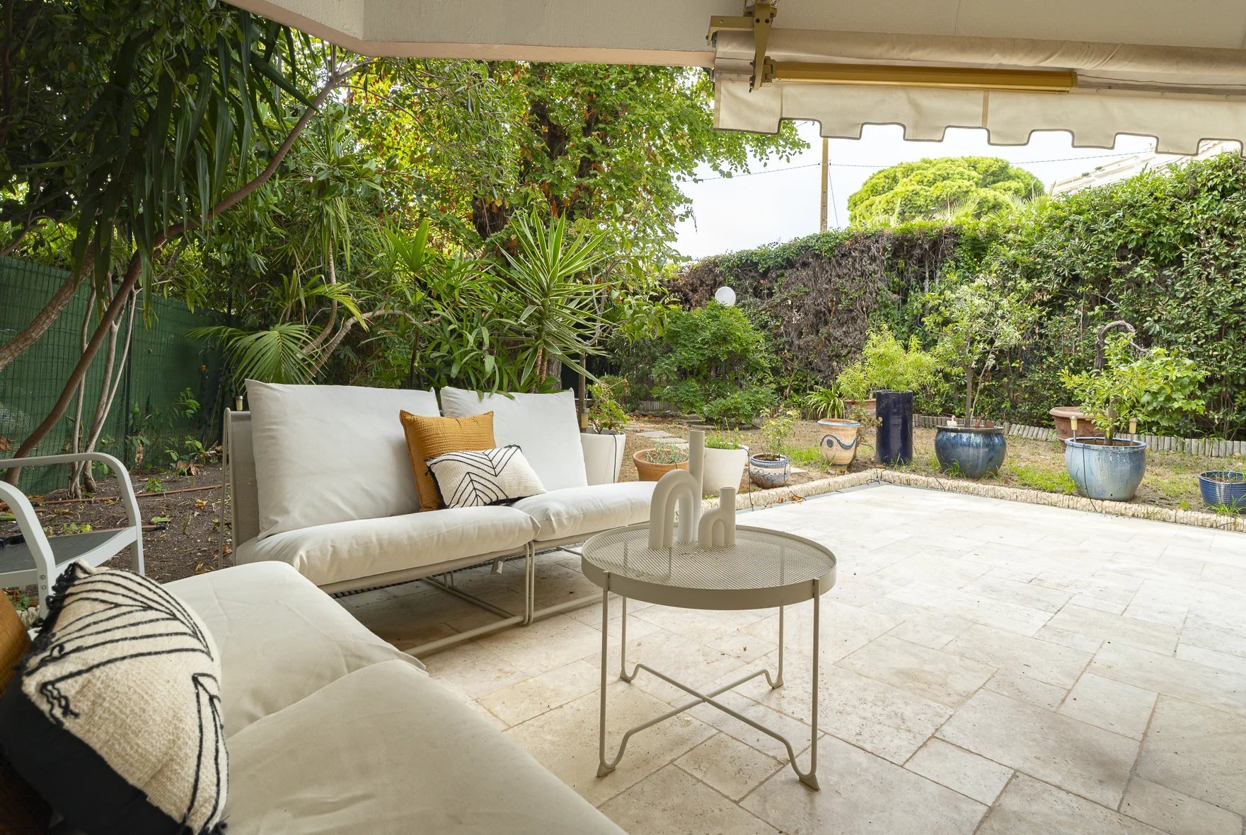 Apartment With Spacious Terrace And Garden In Cannes