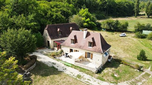 Maison 7 pièces 180 m² · à Rouffignac-Saint-Cernin-de-Reilhac · 180 m² · 299 000 €