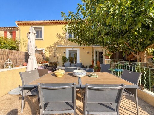 Maison 6 pièces 157 m² · à Châteauneuf-de-Gadagne · 157 m² · 395 000 €