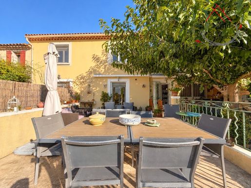 Maison 6 pièces 157 m² · à Châteauneuf-de-Gadagne · 157 m² · 395 000 €