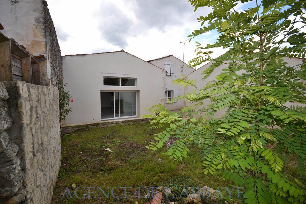 Maison à vendre, 134m², Pont-l'Abbé-d'Arnoult