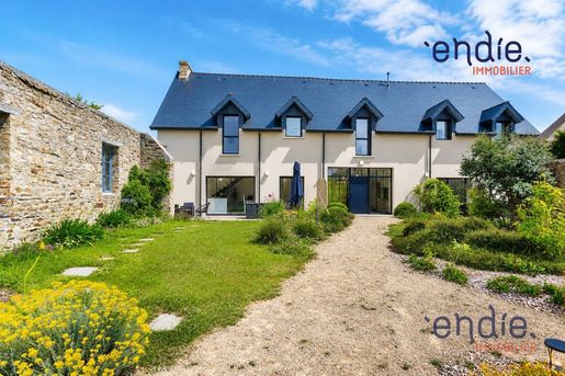 Maison 8 pièces 292 m² · à Plonévez-Porzay · 292 m² · 586 000 €