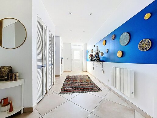 Maison 7 pièces 288 m² · à Anglade · 288 m² · 335 000 €