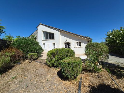 Maison 8 pièces 277 m² · à Jonzac · 277 m² · 222 000 €