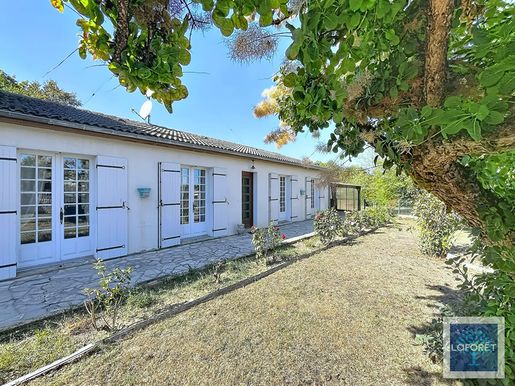 Maison 6 pièces 184 m² · à Saint-Martin-d'Ary · 184 m² · 174 000 €