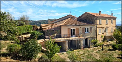 Maison 12 pièces 264 m² · à Saint-Michel-de-Chabrillanoux · 264 m² · 399 000 €