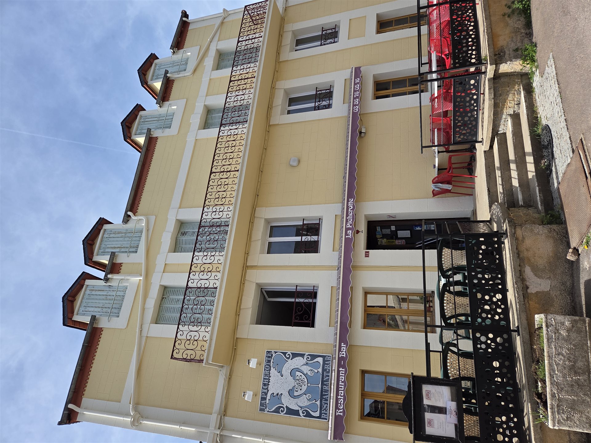 Local commercial 10 pièces 535 m² · à Moux-en-Morvan · 535 m² · 270 000 €