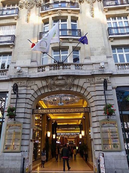 Local commercial 2 pièces 56 m² · à Paris 8ème · 56 m² · 840 000 €