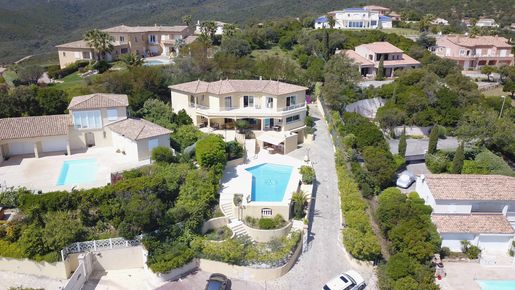 Maison 8 pièces 330 m² · à Roquebrune-sur-Argens · 330 m² · 3 600 000 €