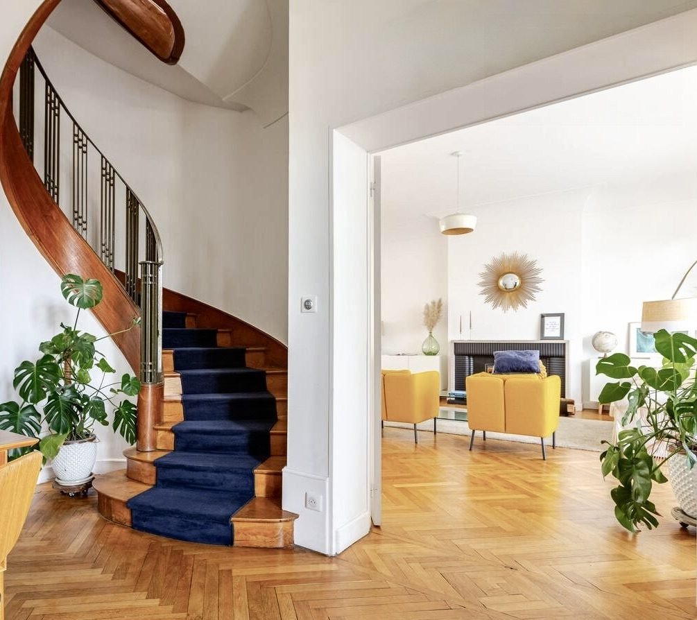 Къща, 330 m², парцел 1000 m²