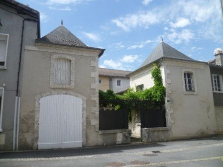 Maison 11 pièces 244 m² · à Chabanais · 244 m² · 159 000 €