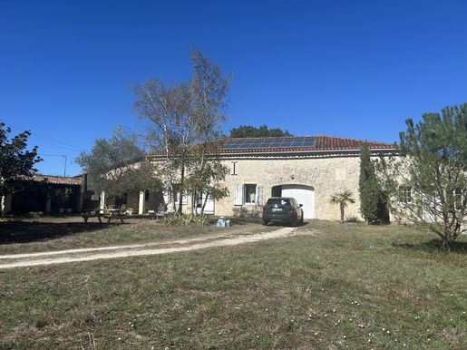Maison 3 pièces 110 m² · à Cellefrouin · 110 m² · 156 600 €