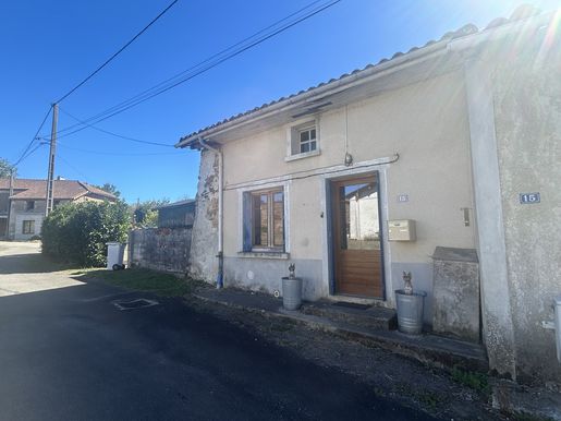 Maison 5 pièces 100 m² · à Cherves-Châtelars · 100 m² · 70 500 €