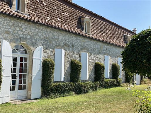 Maison 16 pièces 560 m² · à Montcaret · 560 m² · 1 198 000 €