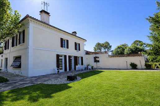 15 pièces 490 m² · à Ménesplet · 490 m² · 320 000 €
