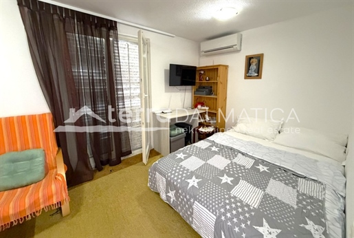 Apartment house with sea view, Tribunj - investment