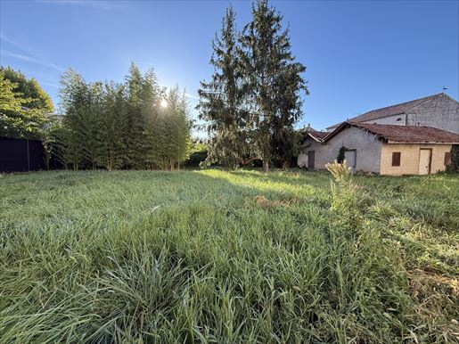 Terrain — Villeneuve-sur-Lot (Lot-et-Garonne) · 46 900 €