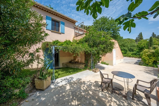 Maison 8 pièces 232 m² · à Lauris · 232 m² · 598 000 €
