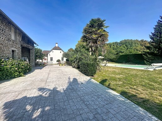 Maison 8 pièces 202 m² · à Ger · 202 m² · 388 000 €