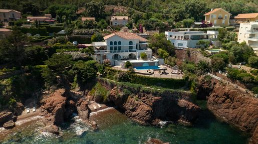 Maison 14 pièces 446 m² · à Théoule-sur-Mer · 446 m² · 13 500 000 €