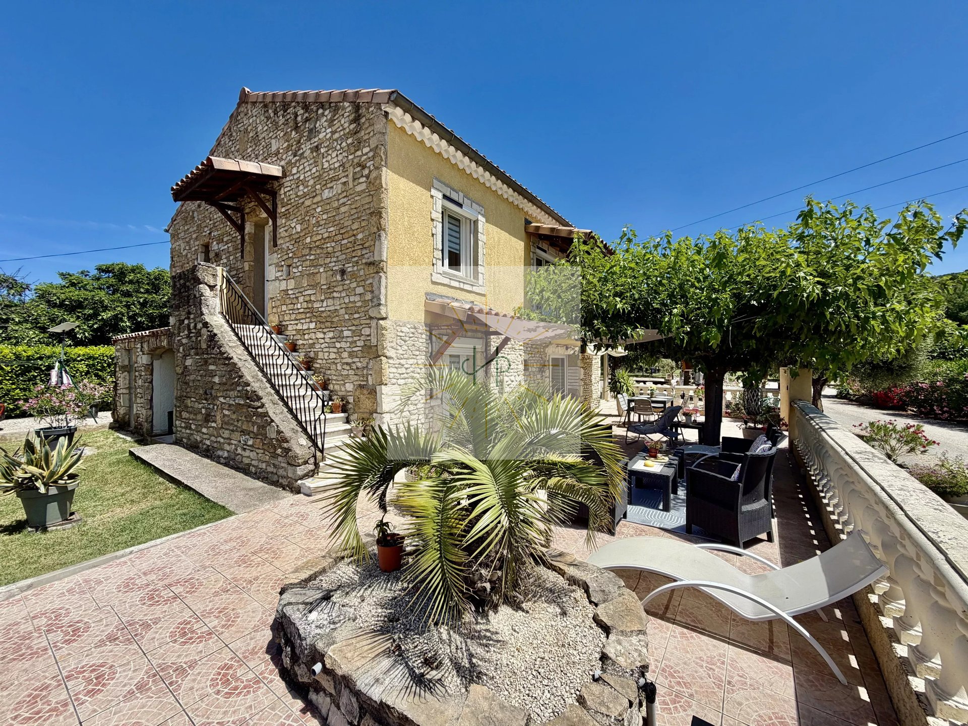 Maison à vendre, 300m², La Garde-Adhémar