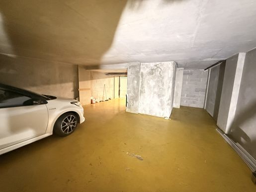 Parking 40 m² · à Marseille 6ème · 40 m² · 74 000 €