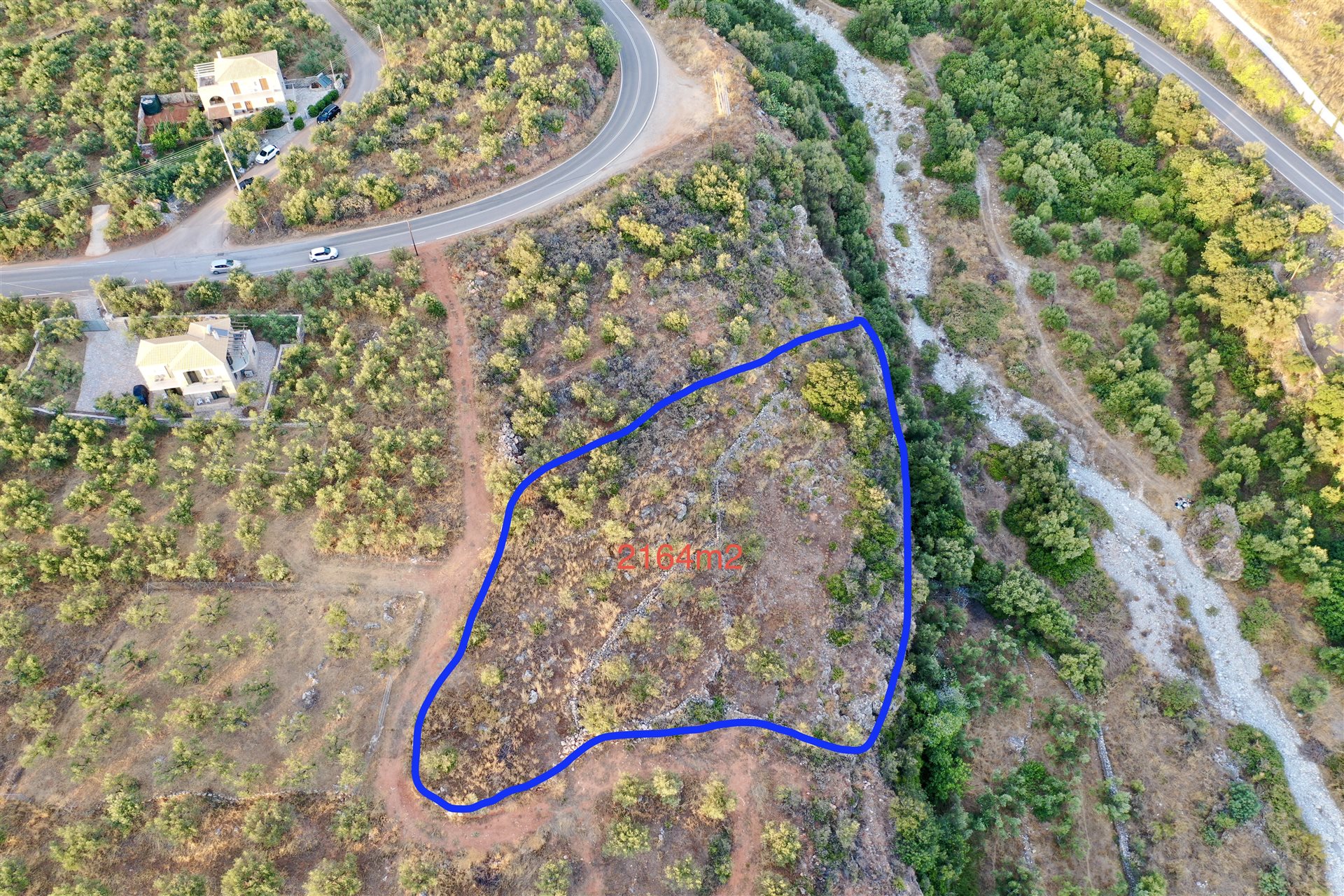 Terreno com Escritório de Escritório com Licença Oficial - 2.164 m² | Caminhando para uma Praia de Areia | Oeste de Mani, Grécia