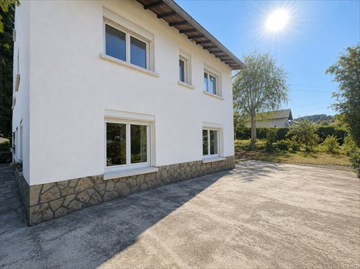 Maison 8 pièces 165 m² · à Avoudrey · 165 m² · 275 000 €