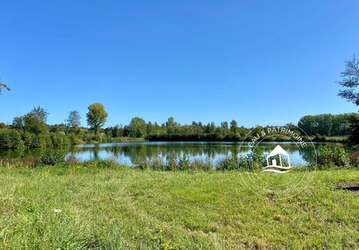 Terrain 43400 m² · à Villeneuve-la-Guyard · 300 000 €