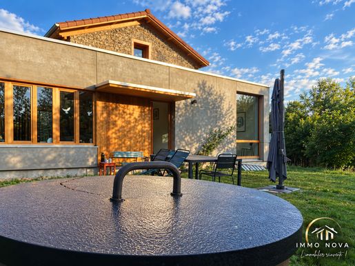 Maison 15 pièces 396 m² · à Saint-Bonnet-le-Chastel · 396 m² · 598 000 €