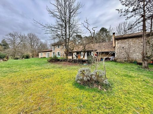 Maison 5 pièces 280 m² · à Saint-Etienne-de-Puycorbier · 280 m² · 424 256 €