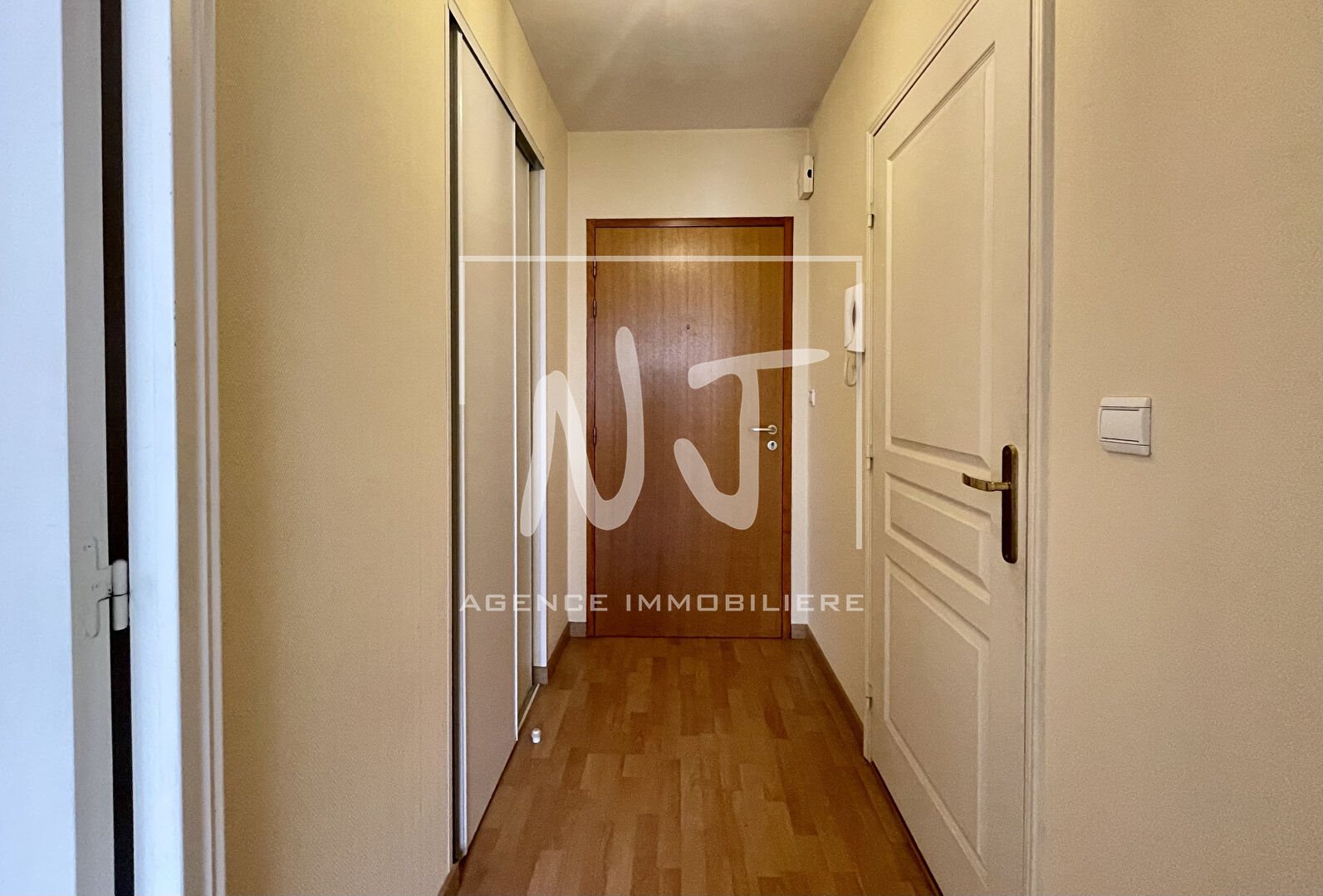 1-bedroom apartment 38 m² with secure parking - Vue 3