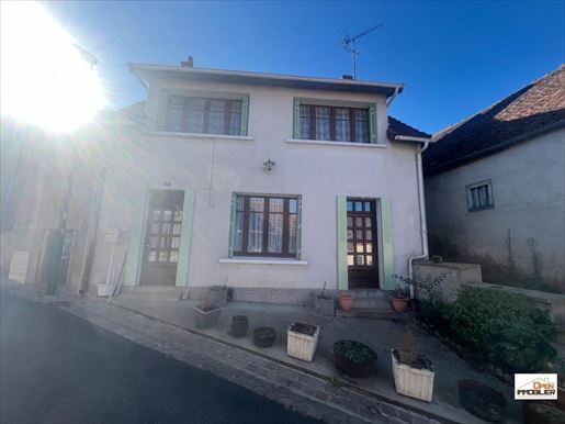 Maison 5 pièces 115 m² · à Châteaumeillant · 115 m² · 64 800 €