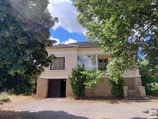 Maison 4 pièces 100 m² · à Châteaumeillant · 100 m² · 110 000 €