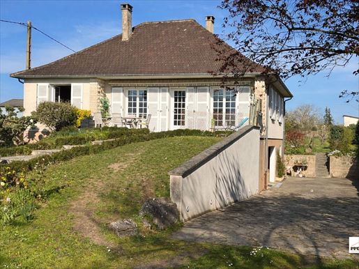 Maison 4 pièces 95 m² · à Châteaumeillant · 95 m² · 148 000 €