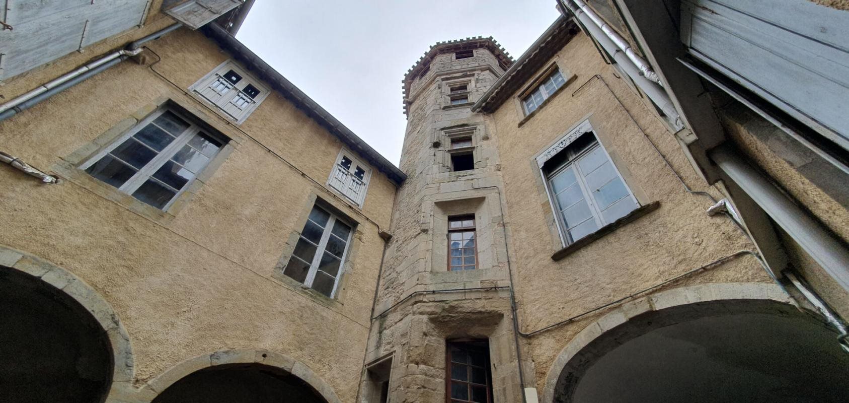 EXCLUSIVE! Invest in history! A classical hôtel particulier with a 15th-century listed... - View 4