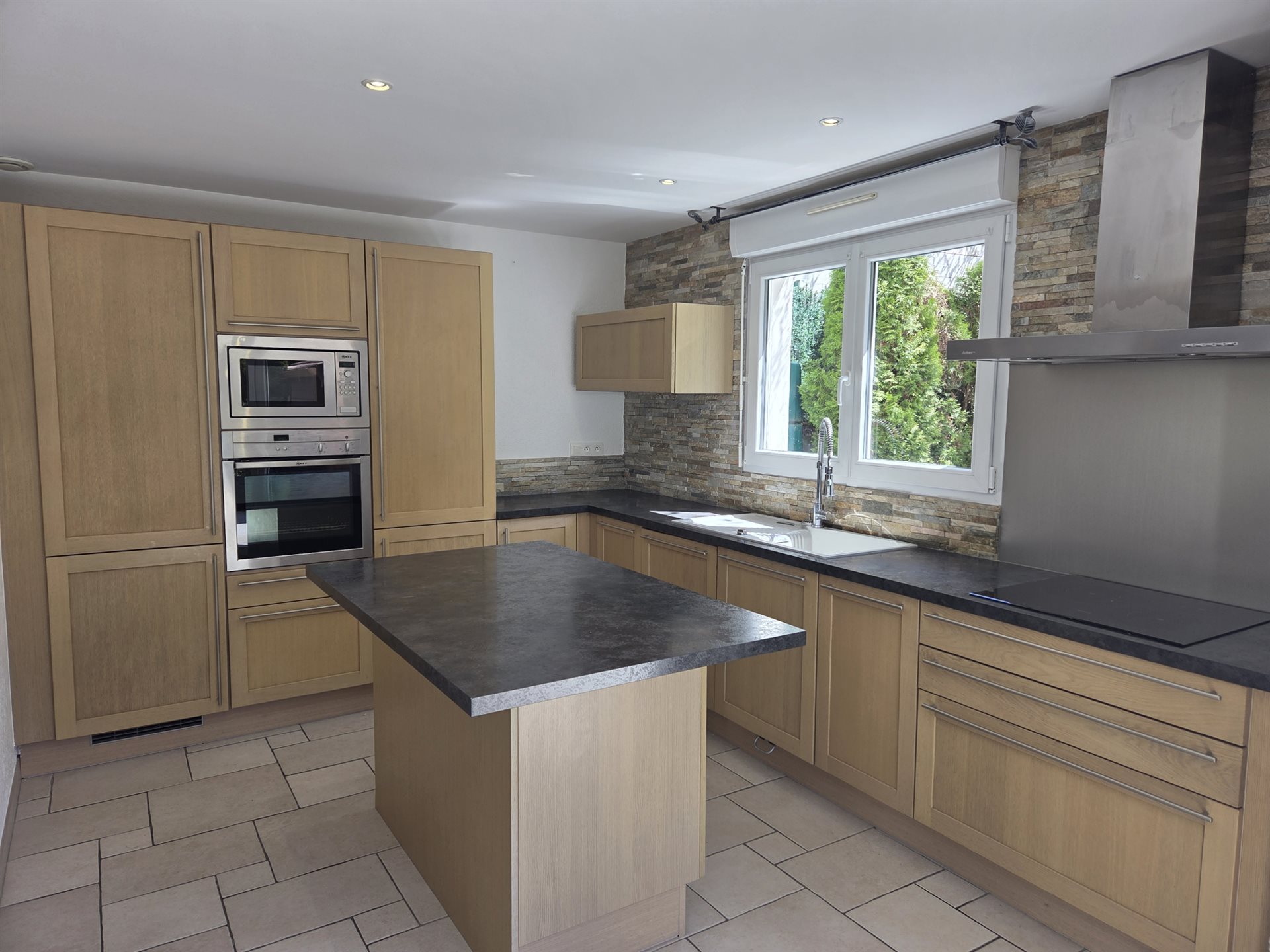 Maison à vendre, 100m², La Cluse-et-Mijoux