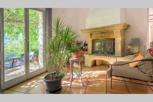 Maison 9 pièces 265 m² · à Rognes · 265 m² · 995 000 €
