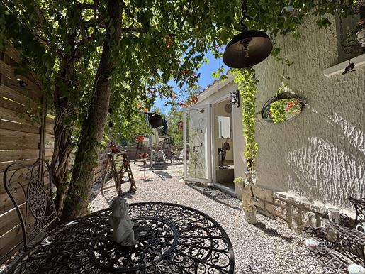3 pièces 90 m² · à Laroque · 90 m² · 265 000 €