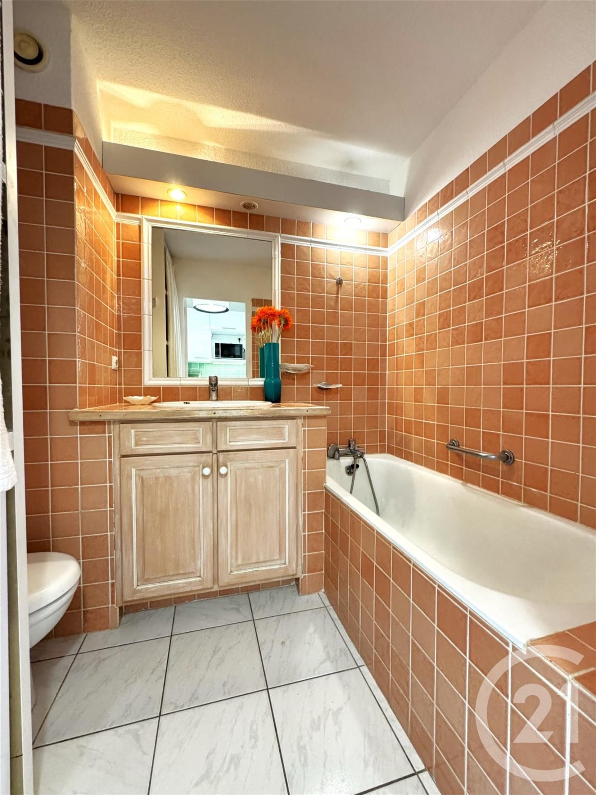 Seaside Escape in Saint-Tropez: Studio with Balcony, Pool, and Serenity - Ansicht 3