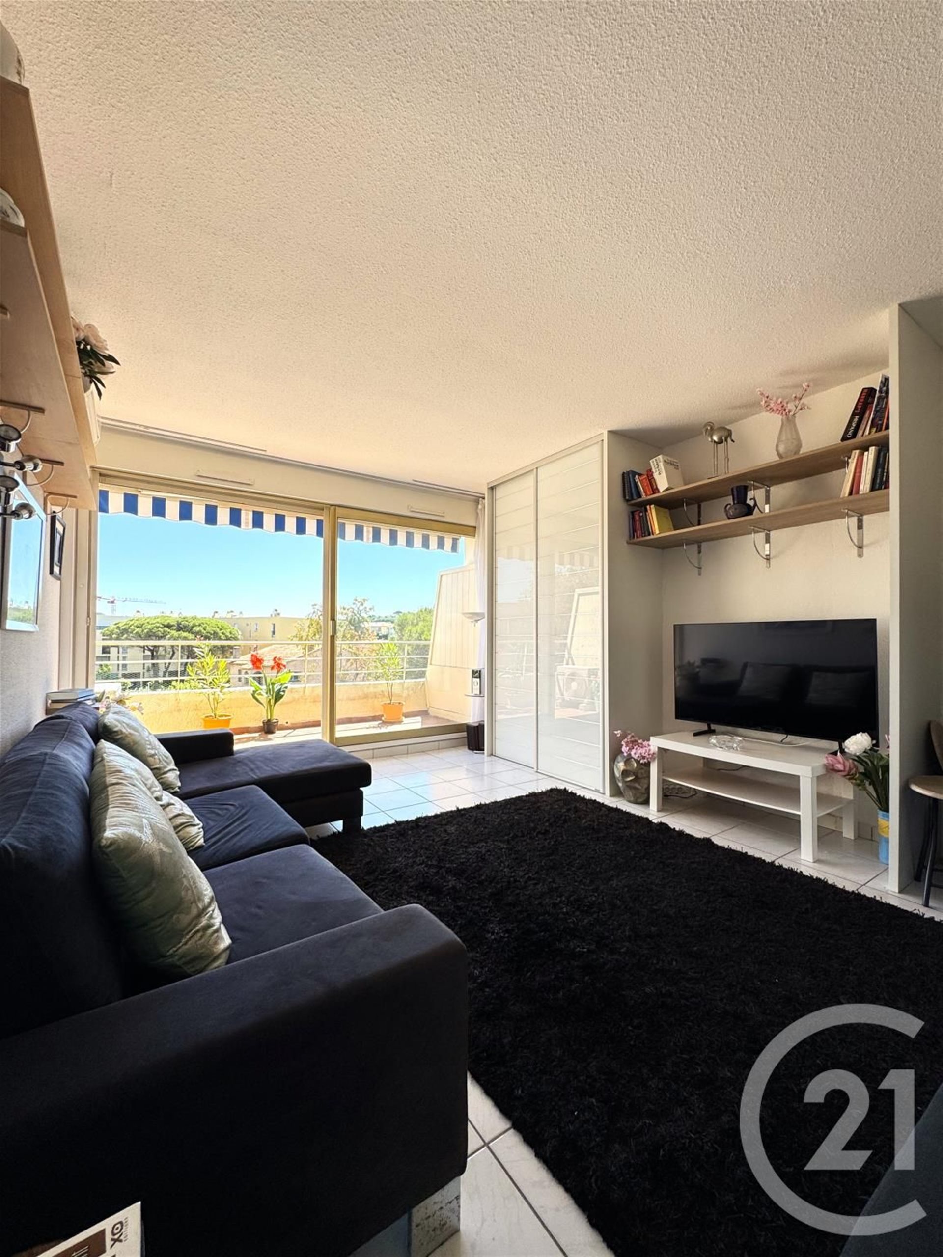 Seaside Escape in Saint-Tropez: Studio with Balcony, Pool, and Serenity - Ansicht 4