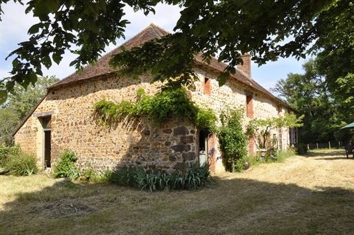 Maison 6 pièces 194 m² · à Saint-Benoît-du-Sault · 194 m² · 236 000 €